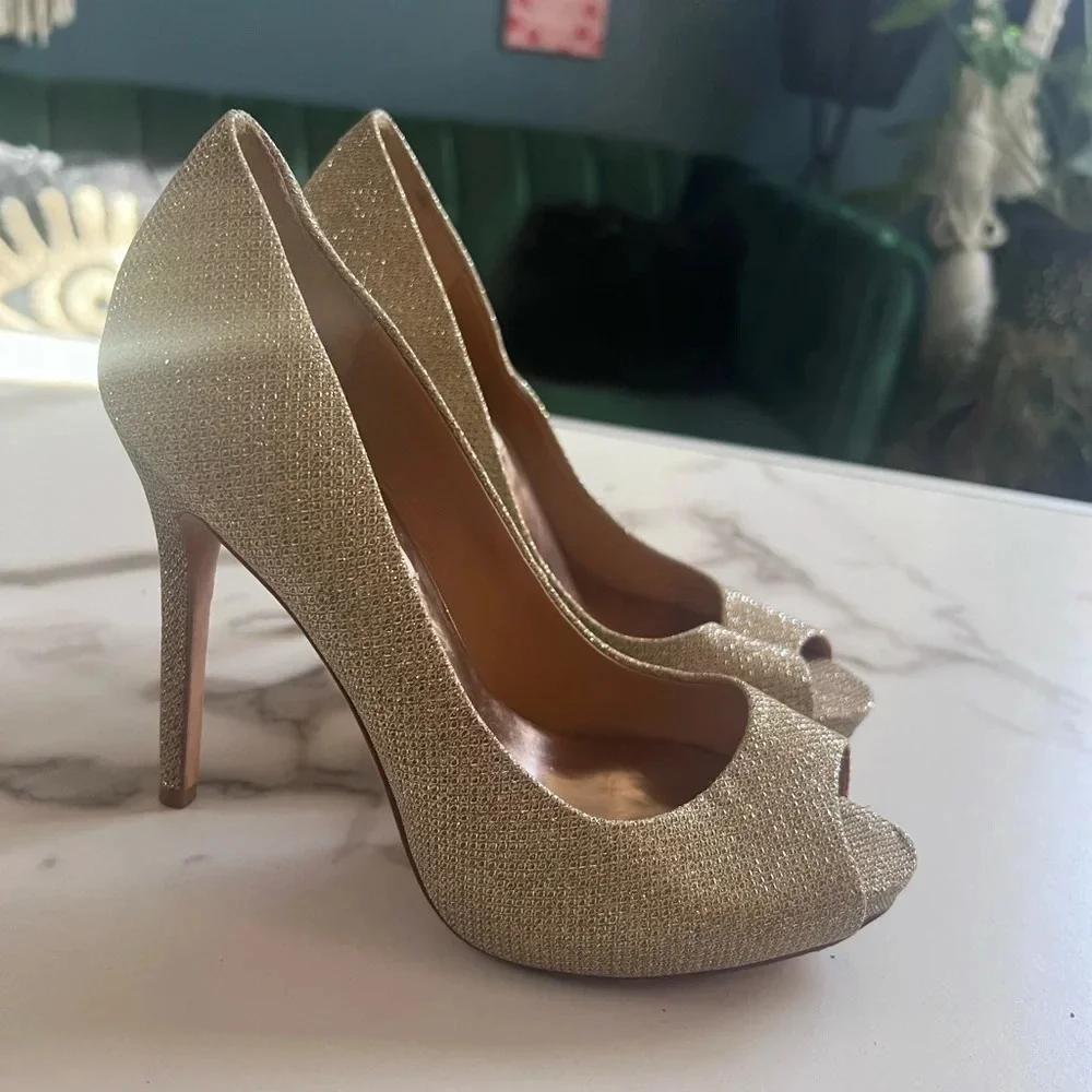 Women’s Badgley Mischka Ponderosa peep toe platform pumps